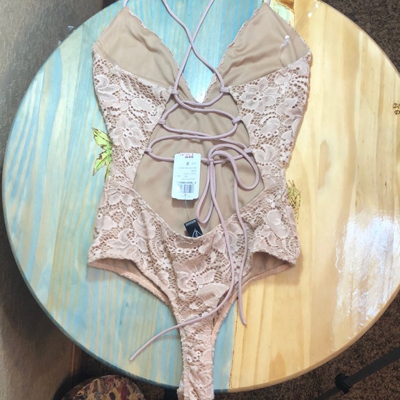 NWT Windsor ~ Lace Nude bodysuit - Picture 2 of 7